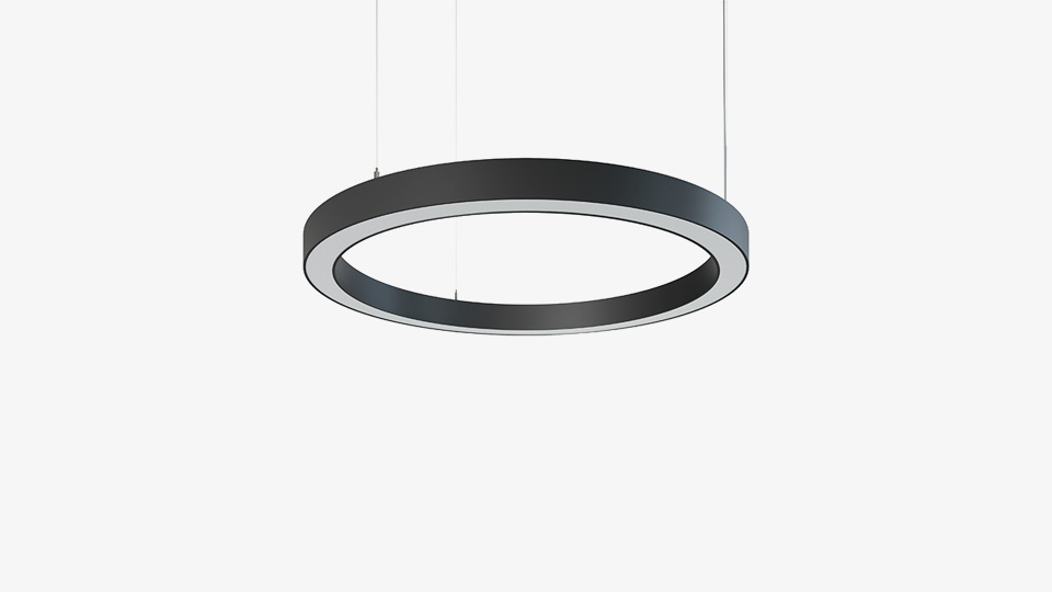 Svart pendlad rund LED-armatur Ø1200 mm med DALI för energieffektiv allmänbelysning i kontor och skolor.